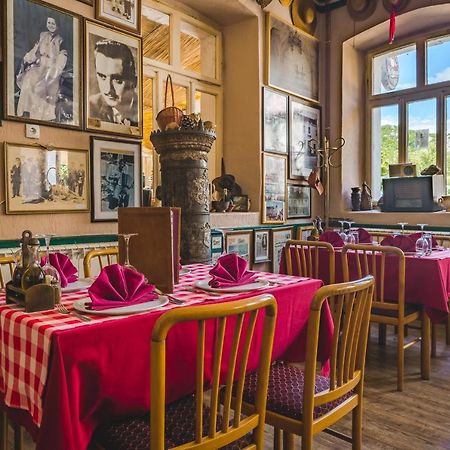 Hotel Pelikan Вирпазар Екстериор снимка
