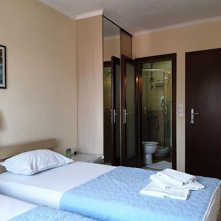 Hotel Pelikan Вирпазар Екстериор снимка
