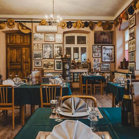 Hotel Pelikan Вирпазар Екстериор снимка