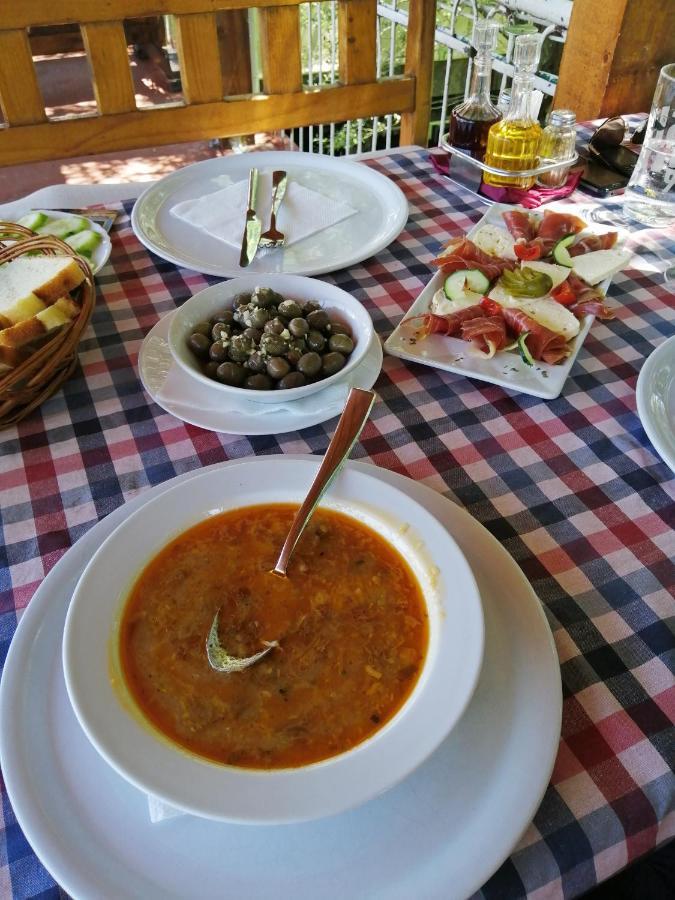 Hotel Pelikan Вирпазар Екстериор снимка