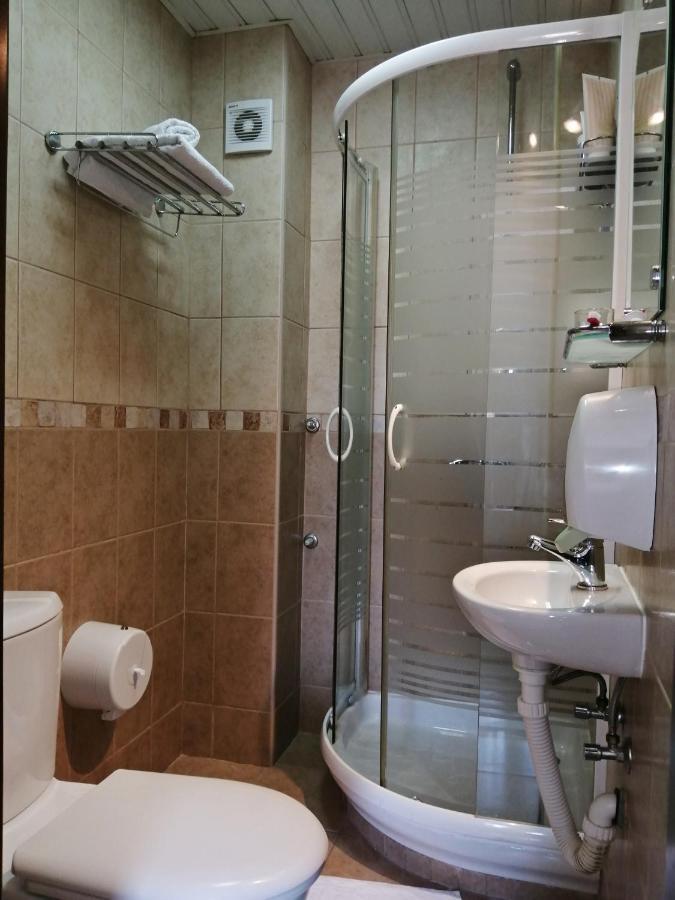 Hotel Pelikan Вирпазар Екстериор снимка