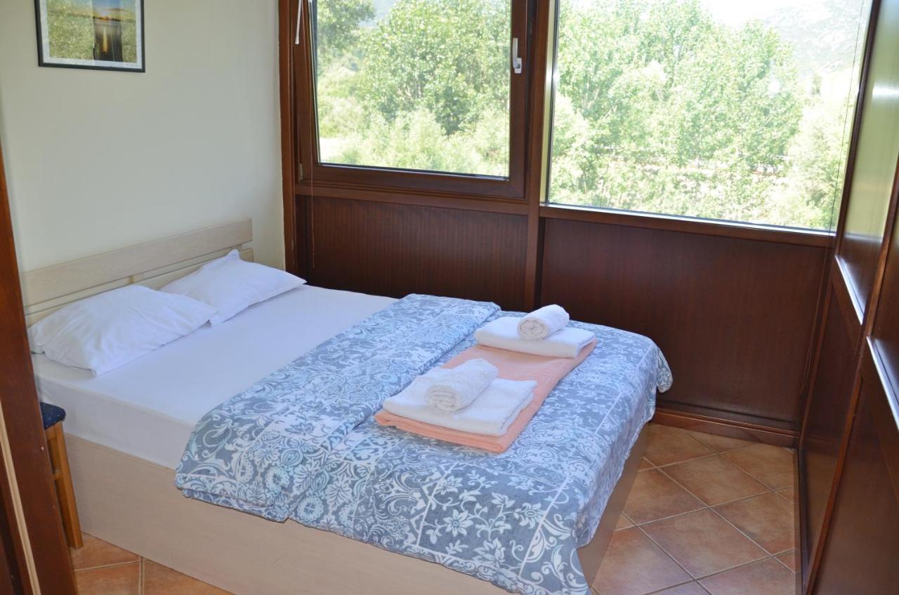 Hotel Pelikan Вирпазар Екстериор снимка