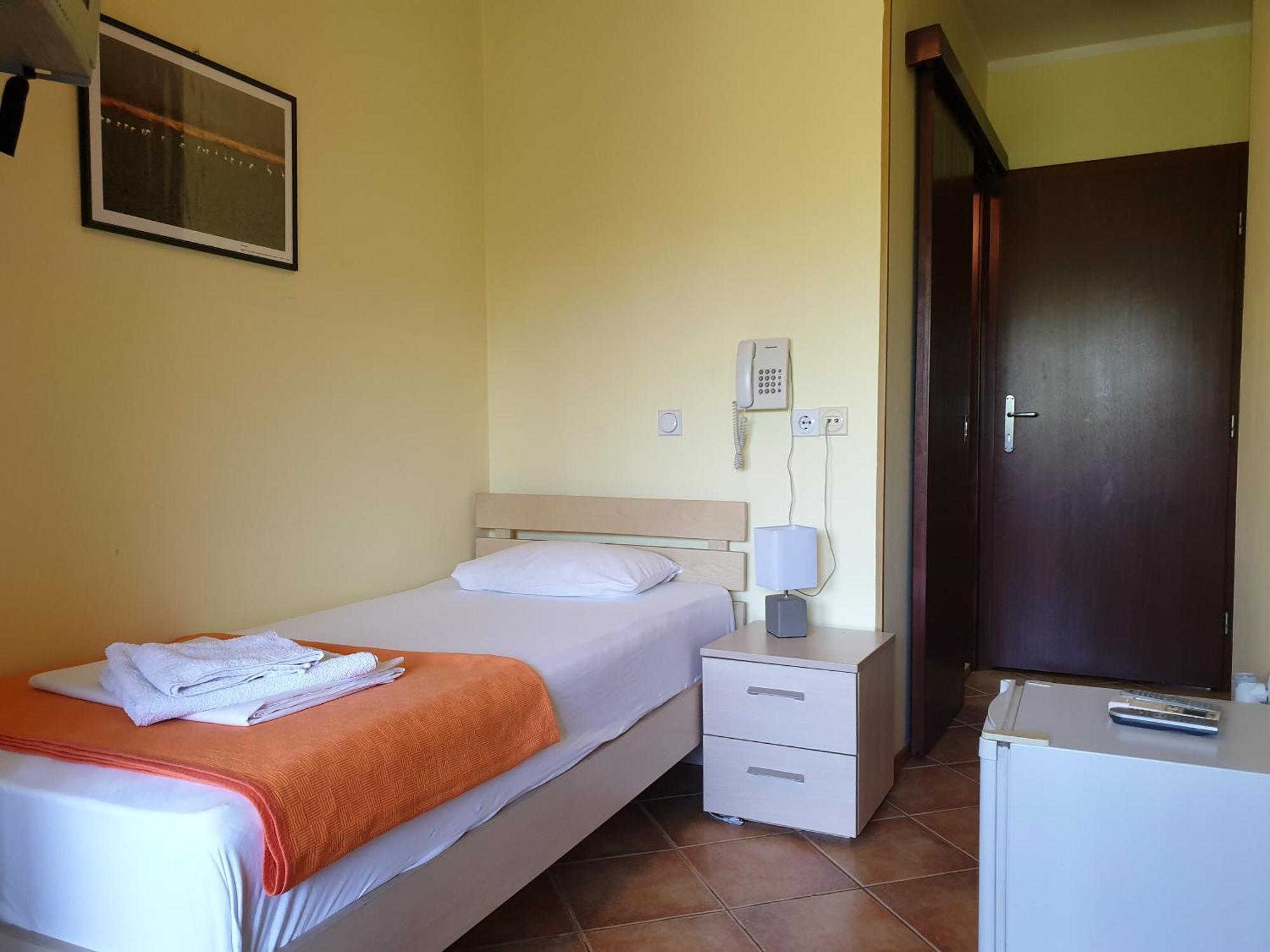 Hotel Pelikan Вирпазар Екстериор снимка