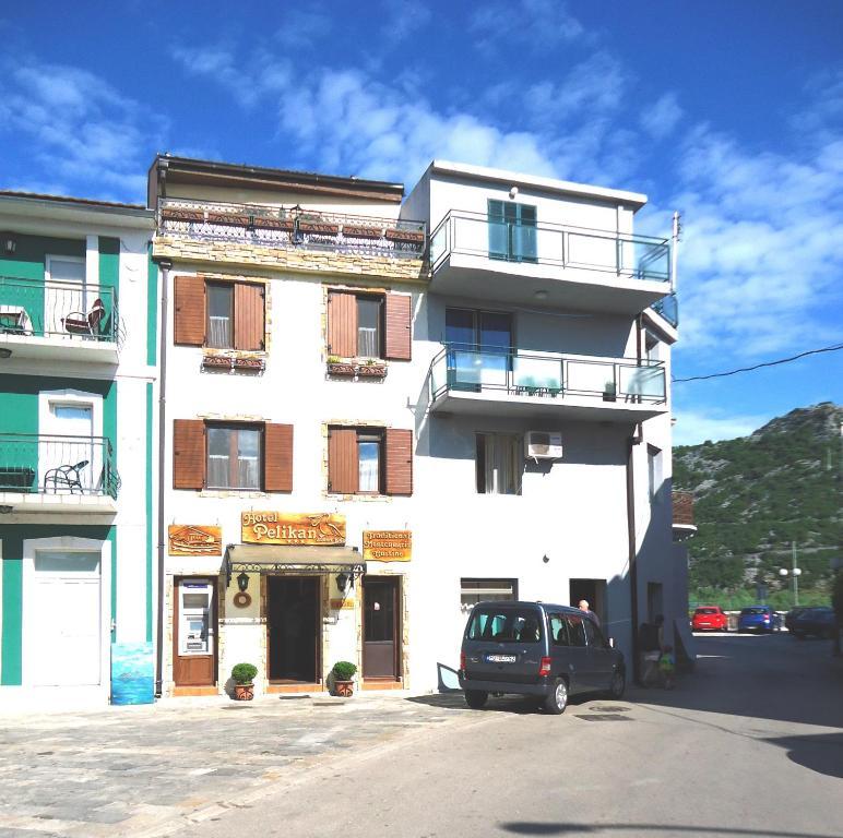 Hotel Pelikan Вирпазар Екстериор снимка
