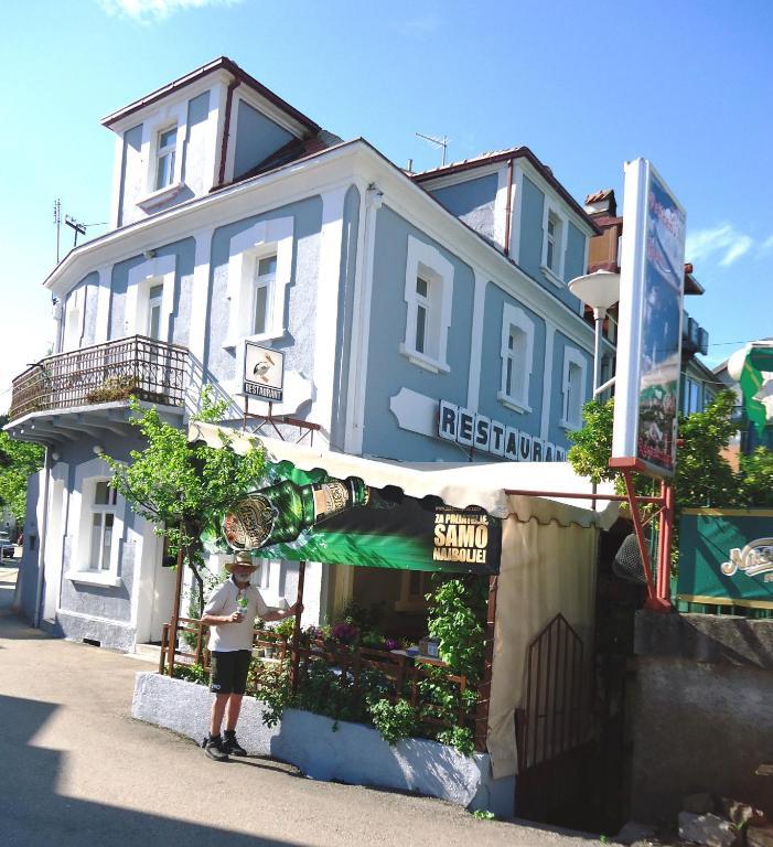Hotel Pelikan Вирпазар Екстериор снимка
