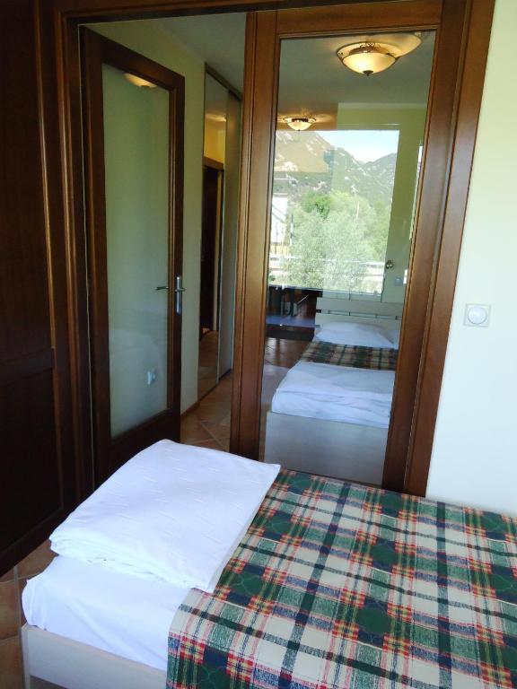 Hotel Pelikan Вирпазар Екстериор снимка