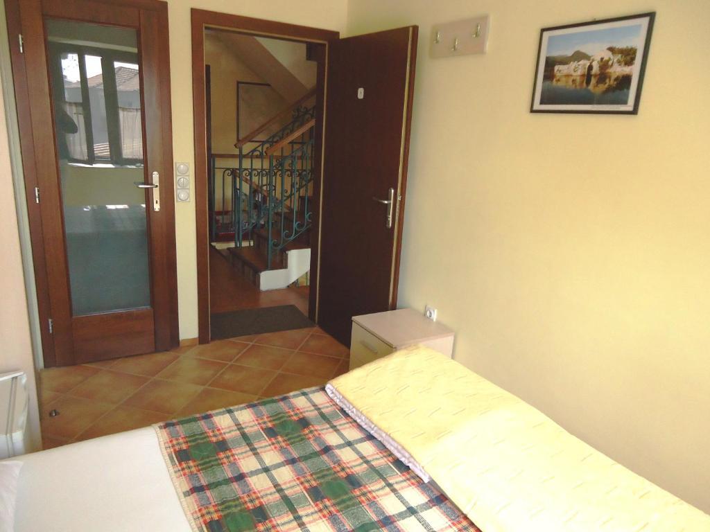 Hotel Pelikan Вирпазар Екстериор снимка