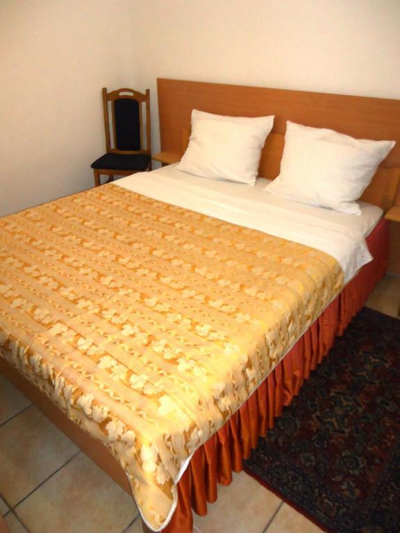 Hotel Pelikan Вирпазар Екстериор снимка