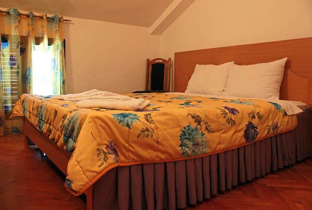Hotel Pelikan Вирпазар Екстериор снимка